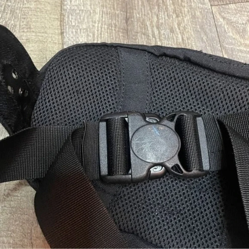 Marmot Black Canvas Sling Bag Crossbody Backpack Mesh Back Hiking Travel‎ Pack